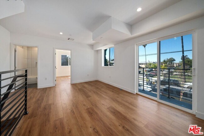 Building Photo - 6336 Beck Ave