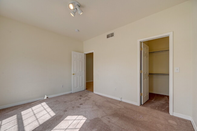 Building Photo - $2,750.00, 3 Bed, 2 Bath Ranch Style Home ...
