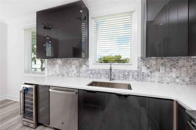 Building Photo - 1520 N Pierce St