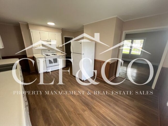 Building Photo - 2 bedroom home now available in Spartanburg