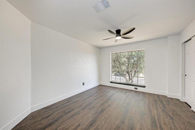 Building Photo - 801 Black Isle Dr