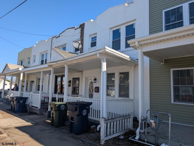 Building Photo - 1005 N Michigan Ave