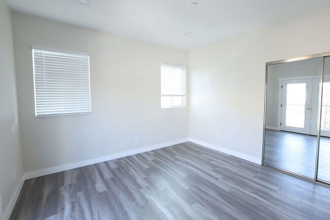 Building Photo - 3927 Wisconsin