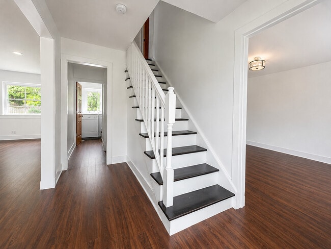 Building Photo - 254 Thornhurst Rd