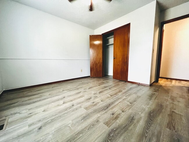 Building Photo - Large 2BD 2BA Duplex in Edmond!!