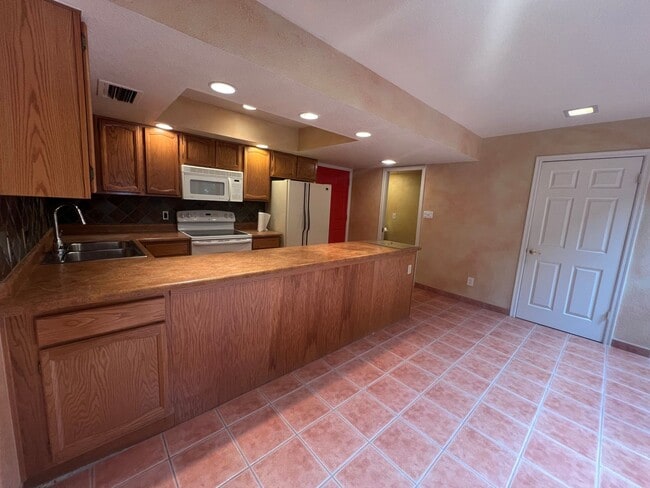 Building Photo - Long-term Rental, Procure Only