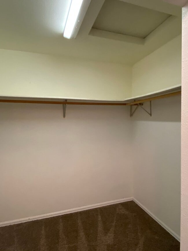 Building Photo - 2 bedroom 2 bath with a 1 car garage