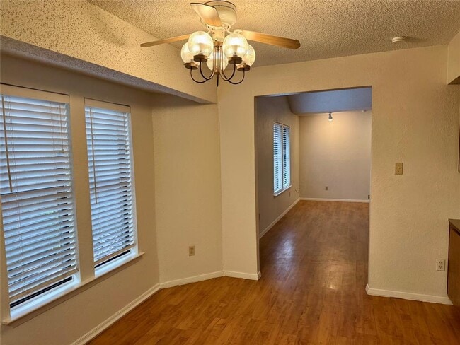 Building Photo - 907 Milford Way