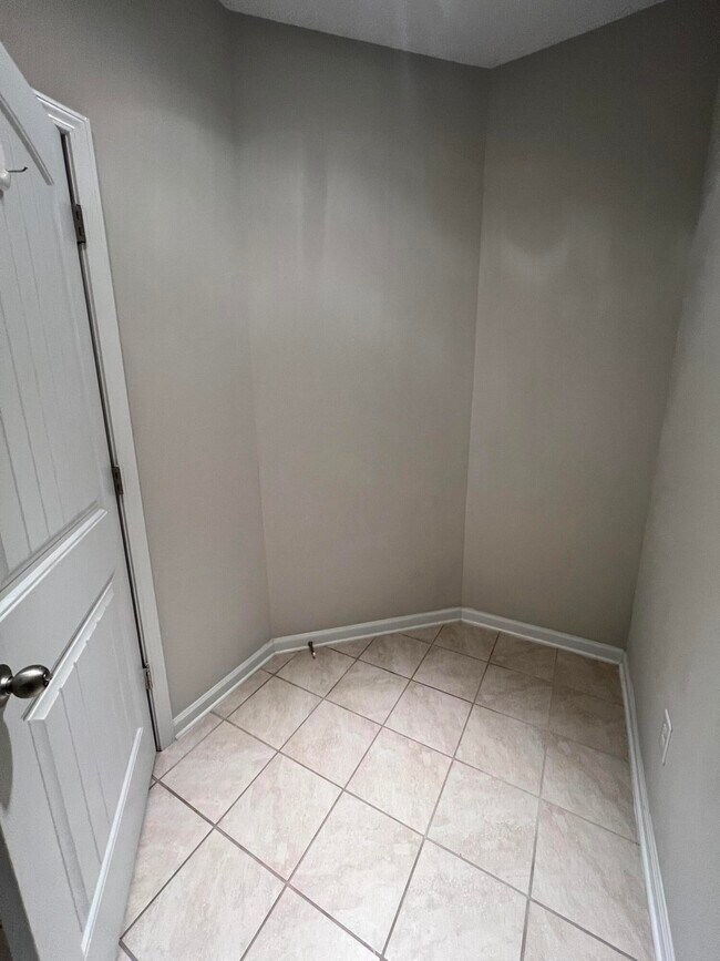 Building Photo - 3177 Mayflower Ln