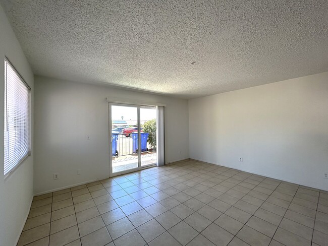 Building Photo - AVAILABLE NOW!! 2 Bedroom 2 Bath Apartment...