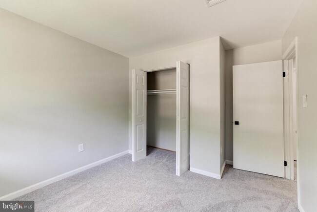 Building Photo - 4111 Hemingway Dr