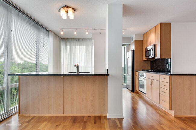 Building Photo - 9725 Woods Dr