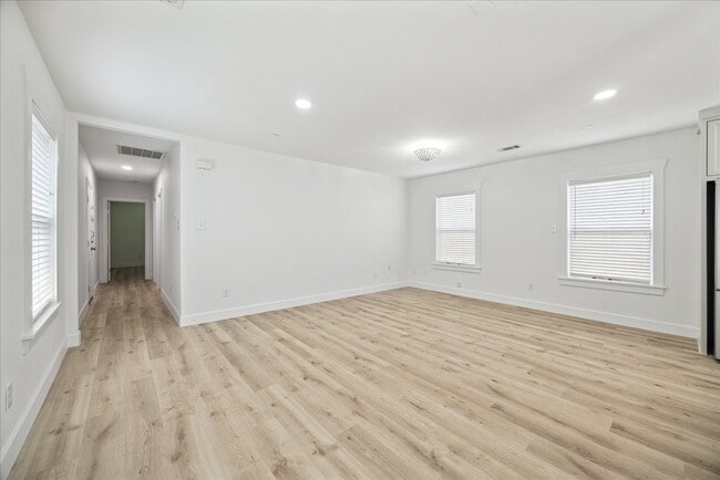 Building Photo - 1419 Laird St