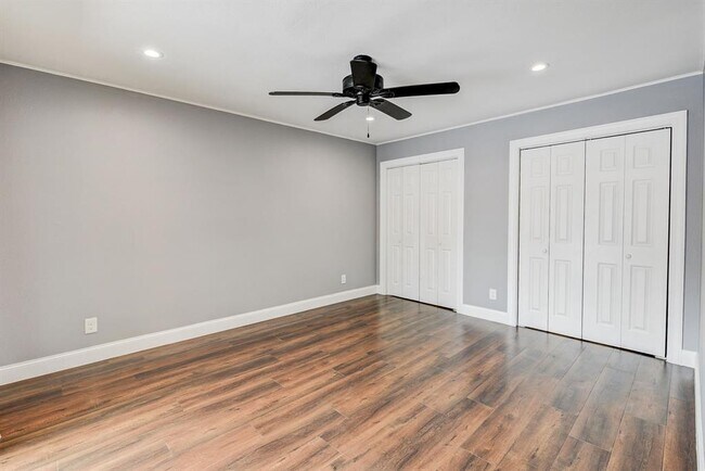 Building Photo - 6306 Riverview Way