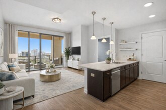 Building Photo - 701 Royal Ct