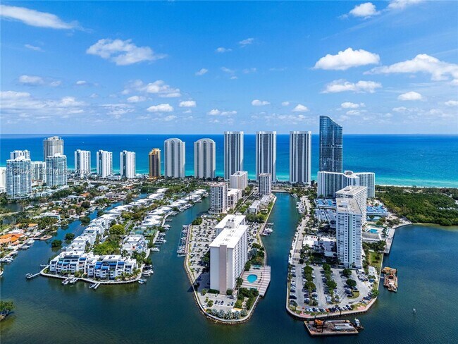 Building Photo - 16001 Collins Ave