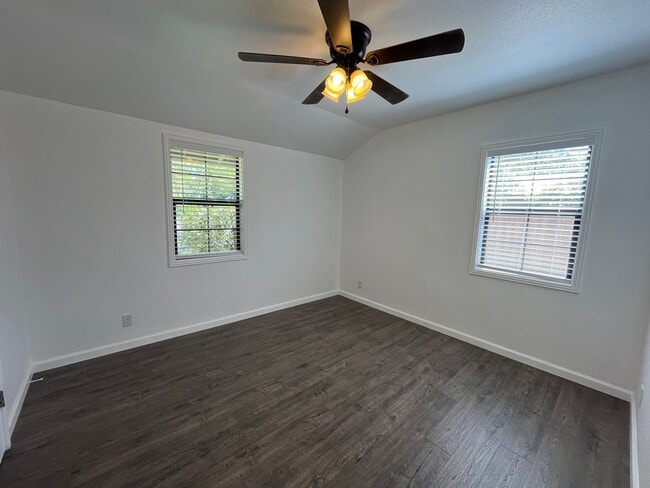 Building Photo - Spacious 3 bed 1bath home available in Ard...