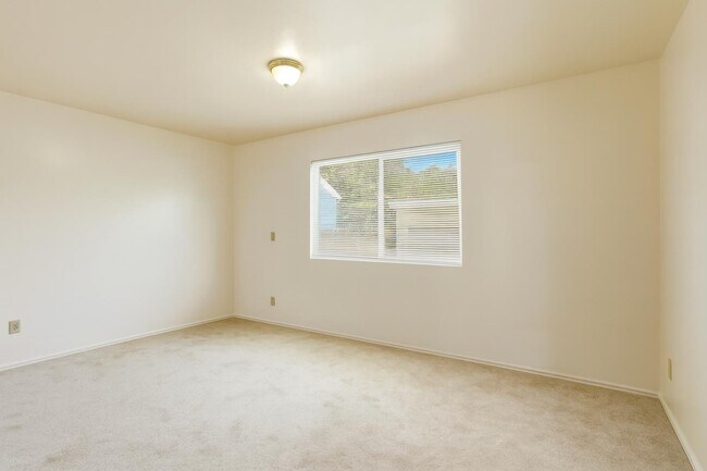 Building Photo - 210 N Delaware St