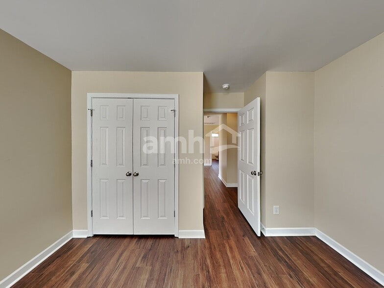 Building Photo - 8539 Suttonview Dr