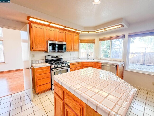 Building Photo - 115 Bermuda Ct