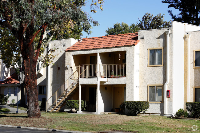 Building Photo - Sierra Vista Apartments