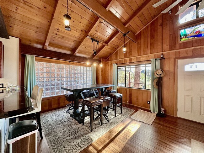 Building Photo - 2 Bedroom Home for Rent