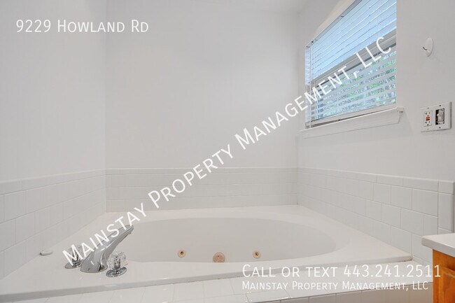 Building Photo - 9229 Howland Rd