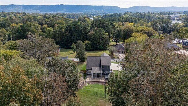 Building Photo - 8229 Pierpoint Dr