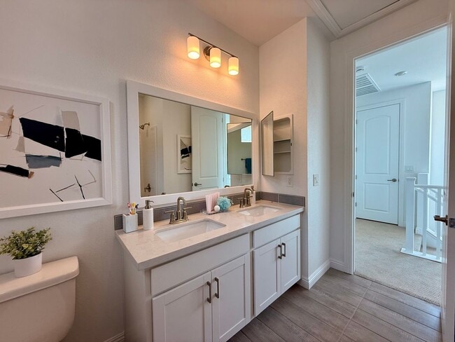 Building Photo - FULLY FURNISHED 3 BED 2.5 BATH 2 CAR GARAG...