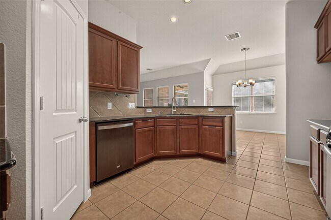 Building Photo - 174 Maple Grove Dr