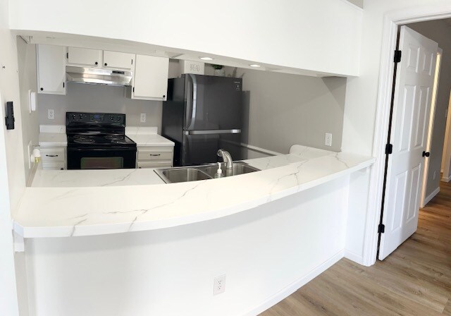 pull up bar stools to kitchen - 5631 Summit Arch