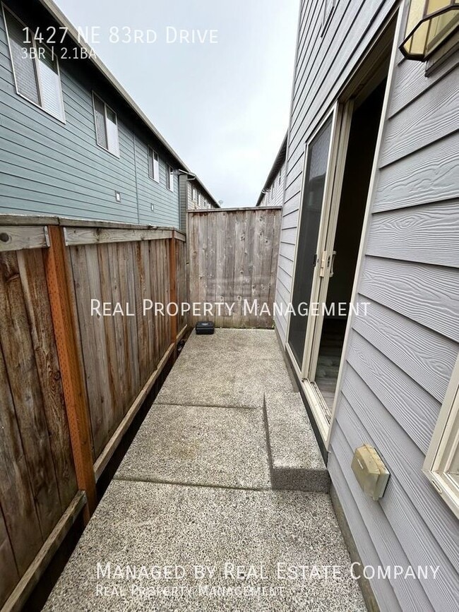 Building Photo - 1427 NE 83rd Dr