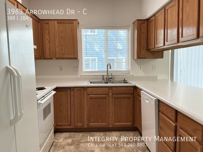 Building Photo - 3963 Arrowhead Dr