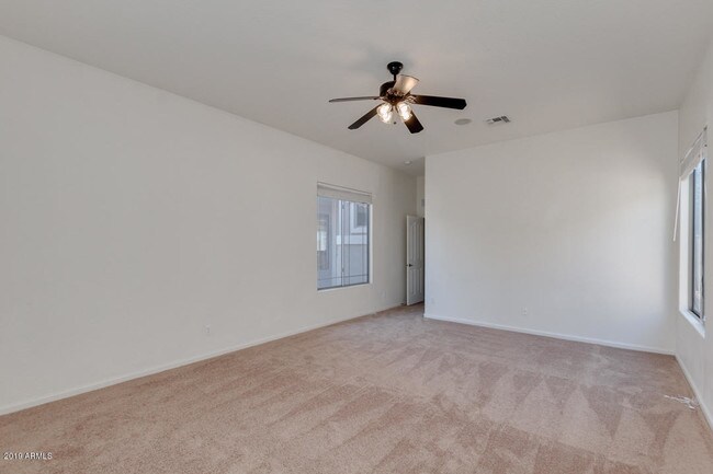 Building Photo - 3279 E Bridgeport Pkwy