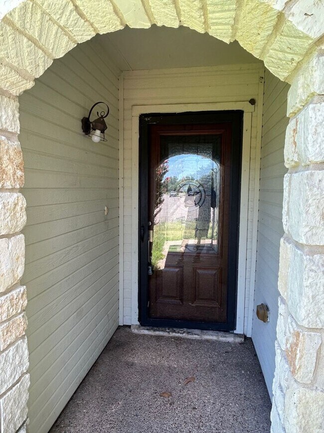 Building Photo - Spacious 4 bedroom China Spring Home