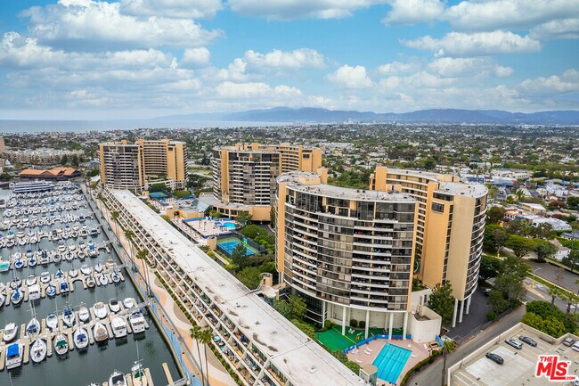 Building Photo - 4265 Marina City Dr