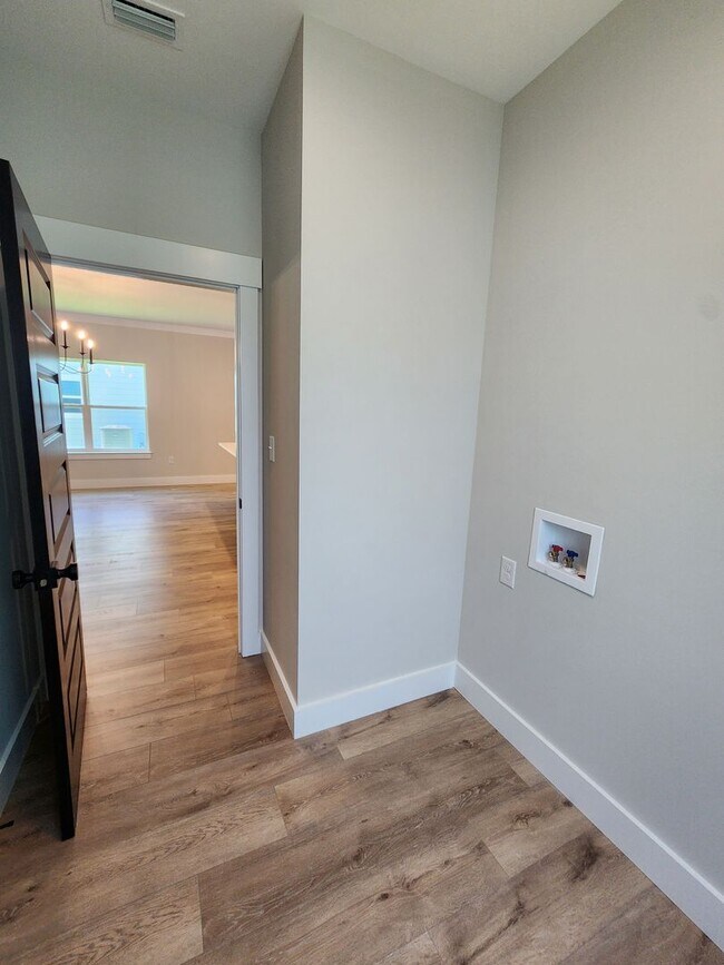 Building Photo - Stunning new executive home in Gulf Shores!