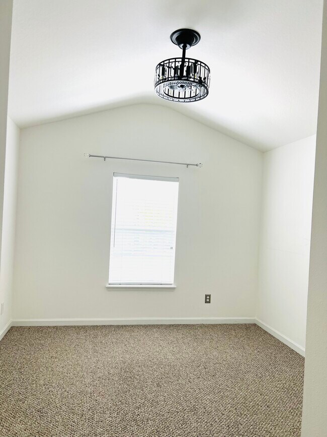 Building Photo - 13479 Stone Pond Dr