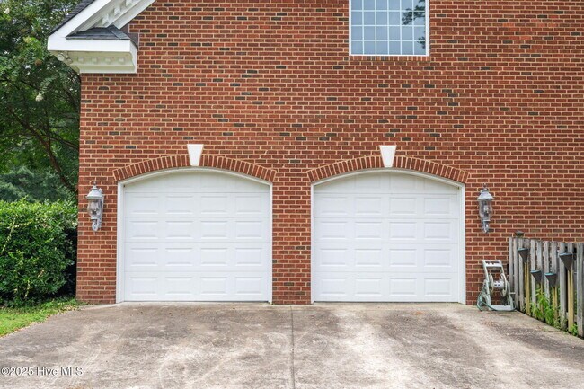 Building Photo - 450 Cox Rd
