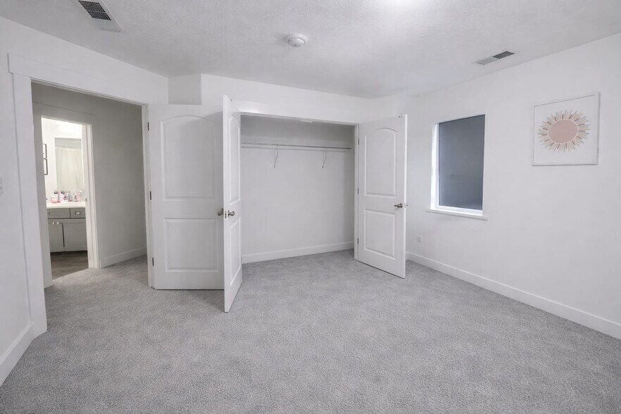 Building Photo - 4332 W Hemsley Ln