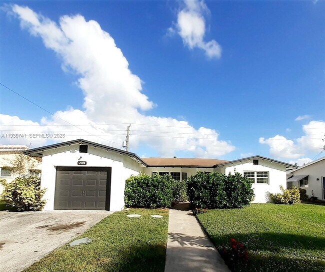 Building Photo - 2109 N Park Rd