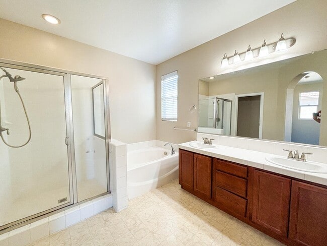 Building Photo - 5537 N Gates Ave