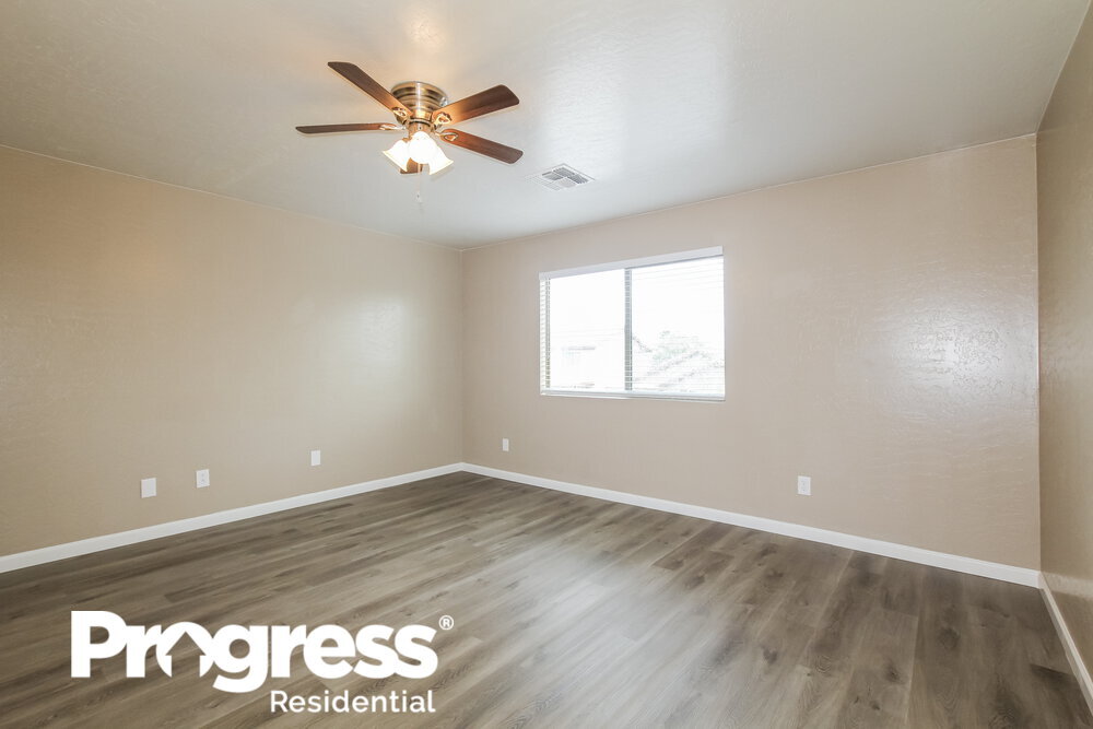 Building Photo - 13821 W Keim Dr