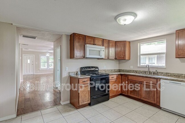 Building Photo - 536 W Belmar St
