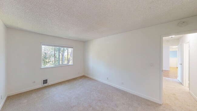 Building Photo - 445 Ignacio Blvd
