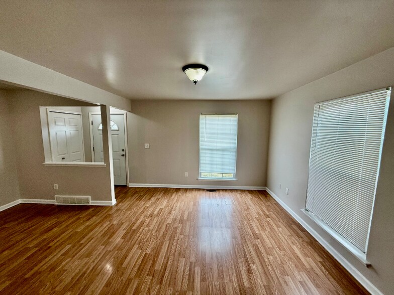 Building Photo - 35321 Turner Dr