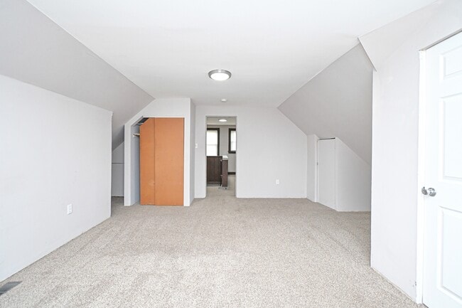 Building Photo - 4893 N Overlook Ave