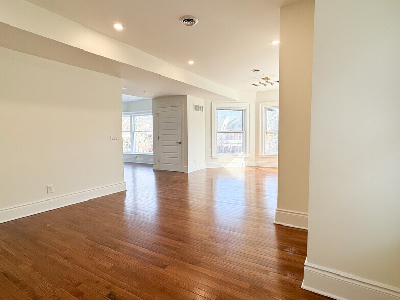 Building Photo - 446 Linwood Ave