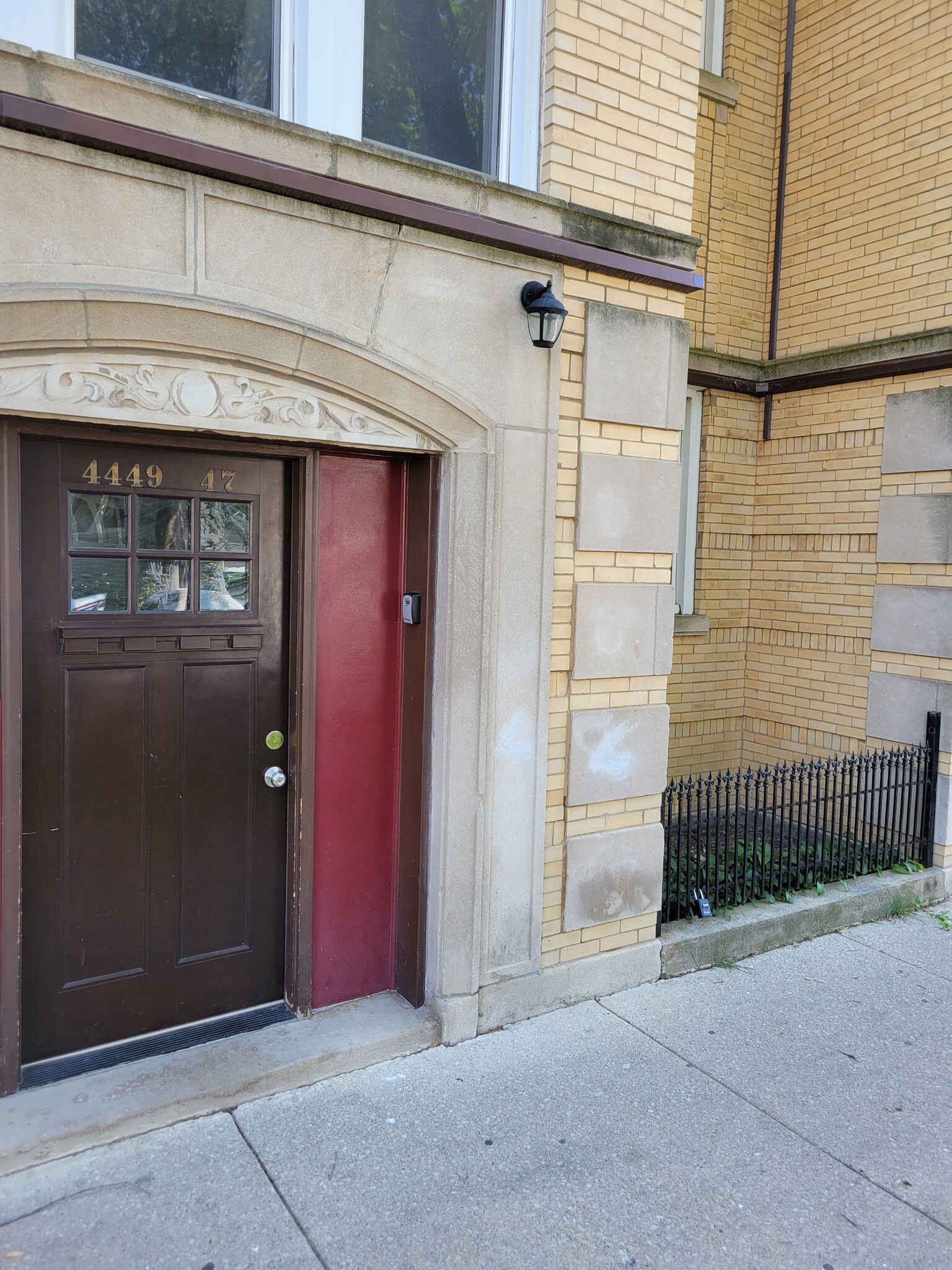Building Photo - 4451 N Hamlin Ave