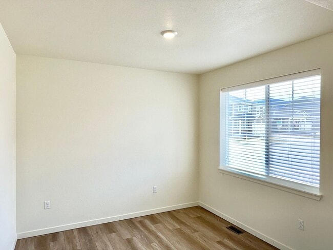 Building Photo - Beautiful 2 Year Old Home In Monument, with Easy Access to I-25, Amazing Views All Around!